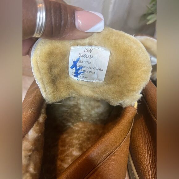 Cabela’s natural brown Leather Shearling Lined Moccasin Slip On slippers sz 15 - Picture 5 of 7